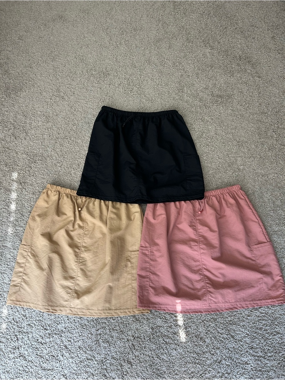Three-Pack Mini Skirts in Black, Tan & Pink – Casual Elastic-Waist Set